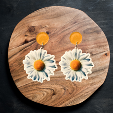 Load image into Gallery viewer, Daisy Dream Earrings
