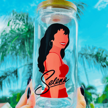 Load image into Gallery viewer, A 20 oz glass cup featuring iconic Selena Quintanilla designs with a bamboo lid and reusable glass straw. Perfect for fans of the late Tejano music legend.
